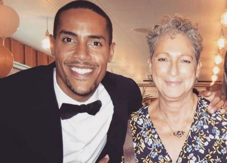 Chanan Safir Colman Pictured With His Mother Jael Safir During His Brother's Wedding In 2022