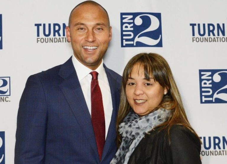 Derek And His Sister Sheryl Jeter Pictured At The Turn 2 Foundation Event In 2015