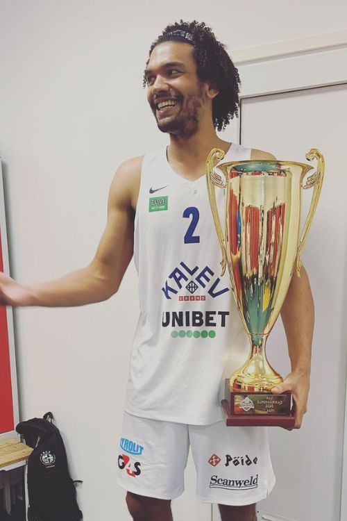 Devin Thomas Pictured Lifting The Trophy With The Estonian Side Kalev In 2020