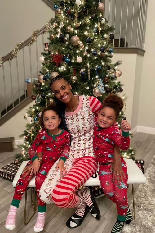 DeWanna Bonner Pictured With Her Twin Daughter Cali And Demi Celebrating Christmas 2022