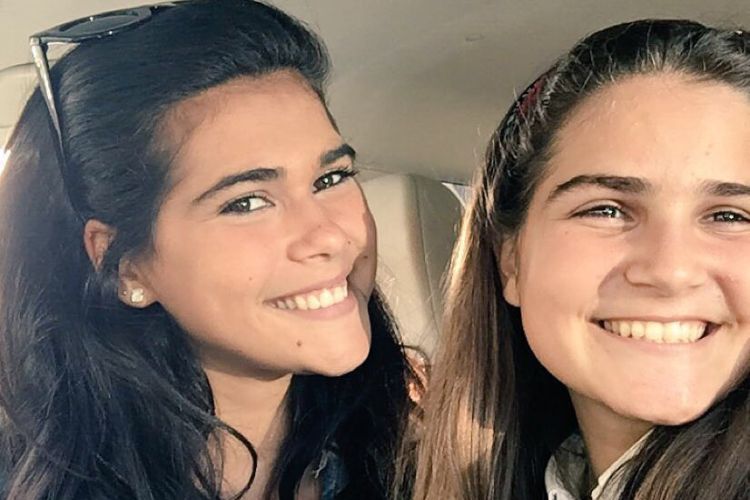 Momo (Left) Pictured With Her Younger Sister Loren Hernandez In 2018