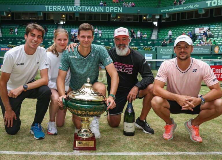 Hubert Hurkacz Pictured With Sister Nika Hurkacz And His Coaching Team At The Terra Wortmann Open In June 2022