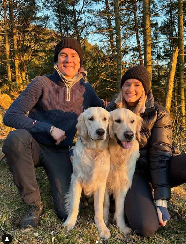 jakob ingebrigtsen with Elisabeth and their dogs