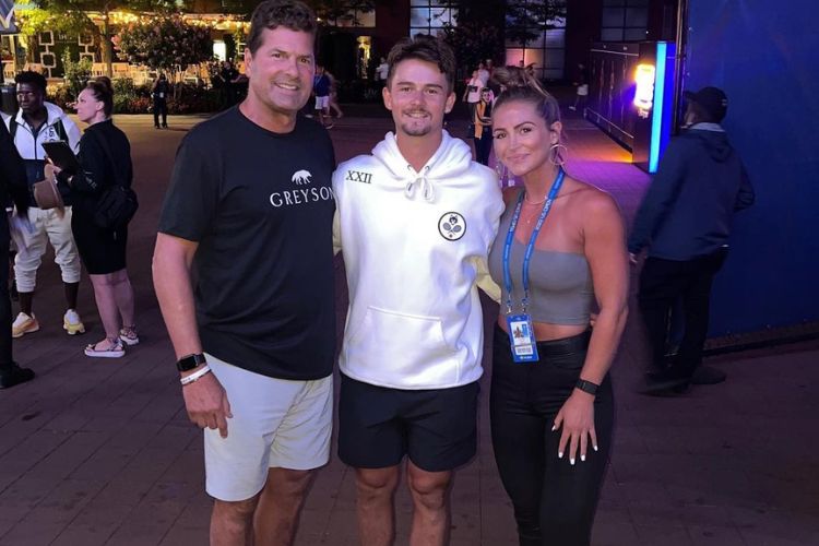 JJ And Danielle Wolf Pictured With Their Father Jeff Wolf 