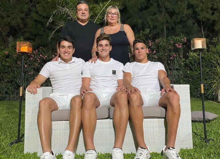 Julian Alvarez(Middle) Pictured With His Brothers, Rafael (Left) And Agustin And His Parents In 2022