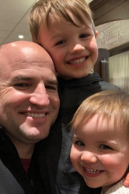 Derek Muncy Shares A Selfie Of Him With His Two Kids On His Facebook Handle 