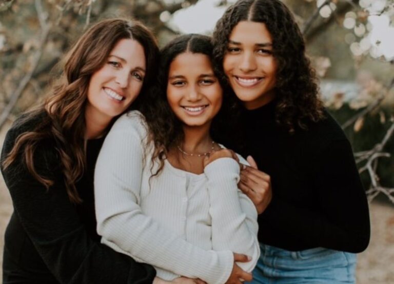 Maya Brady (Right) Pictured With Her Sister, Hannah And Their Mom, Maureen Brady