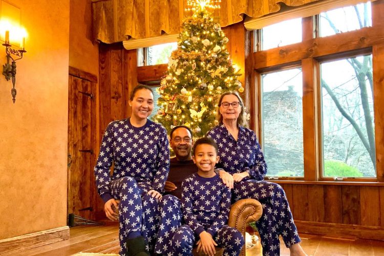 Sharlee Jeter Pictured With Her Parents Sanderson And Dorothy And Her Son Jalen In 2020 Celebrating Christmas