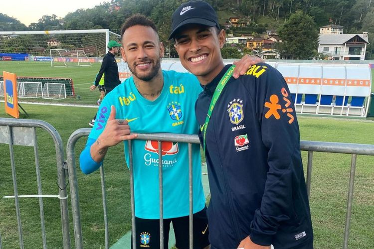 Matheus Silva Pictured With Neymar During Brazilian Football Team Training Session