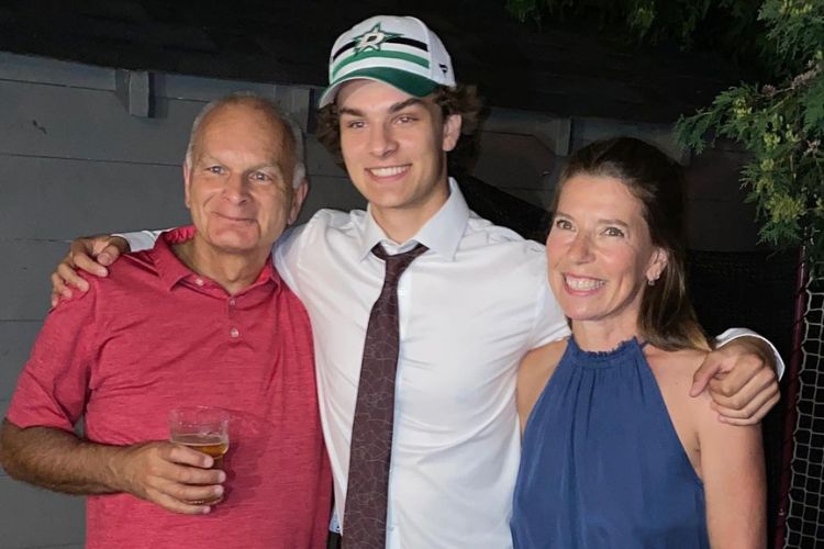 Wyatt Johnston Poses With His Parents After Being Selected By Dallas Stars In The 2023 NHL Draft 