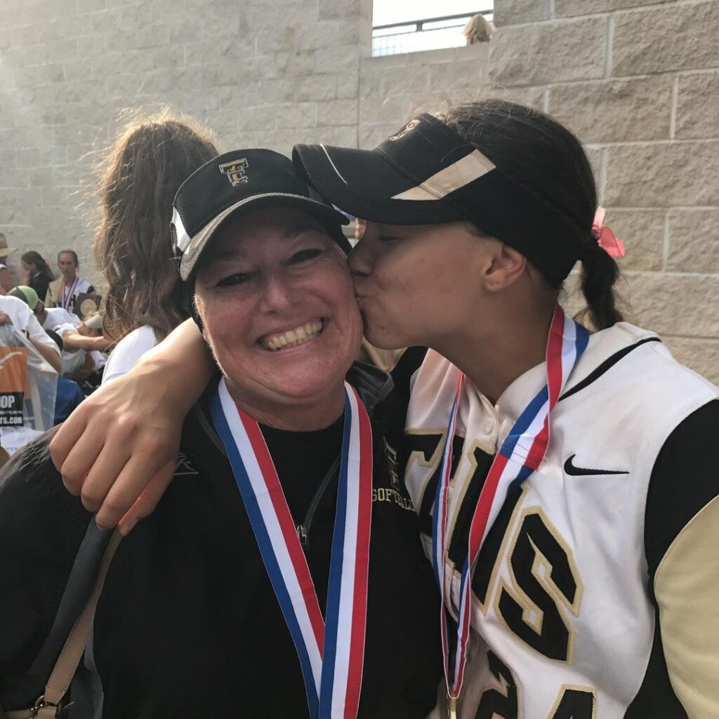 Jayda Coleman With Her Mother Deana Coleman Who Is Battling Cancer 