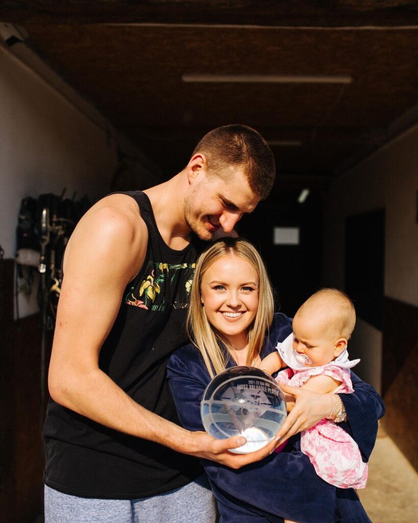 Nikola With His Wife And Daughter