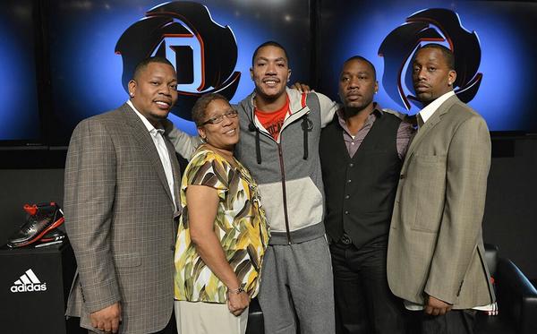 Does Derrick Rose Have A Sister? Brother Reggie, Allan And Dwayne ...