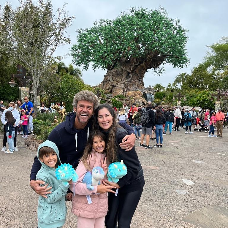 Gustavo Kuerten With His Wife Mariana & Their Kids