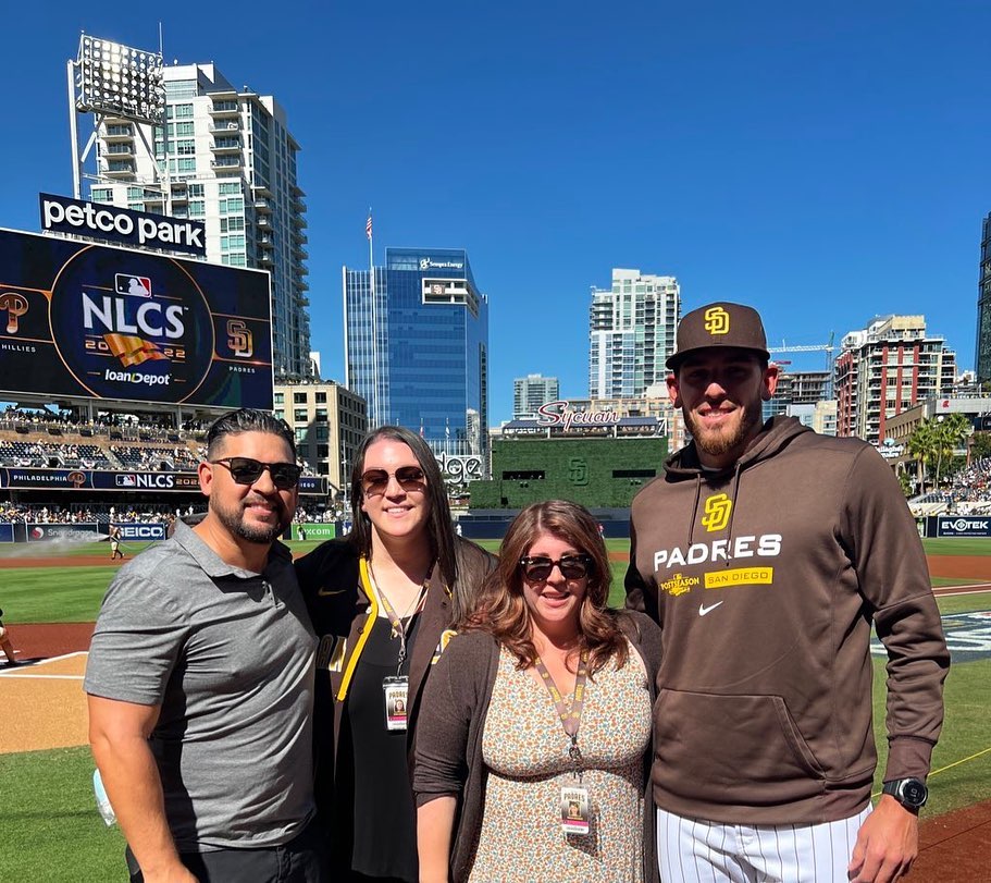 Joe Musgrove With His Brother And Sisters