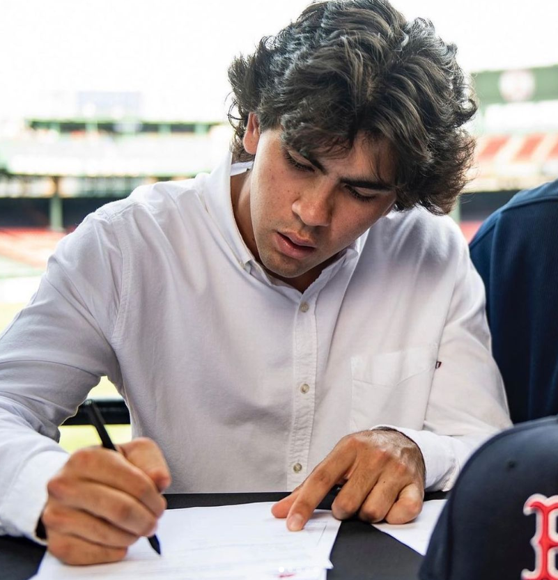 Marcelo Mayer signed with the Red Sox in 2021