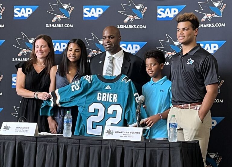 Mike Grier With His Wife Anne & His Three Kids
