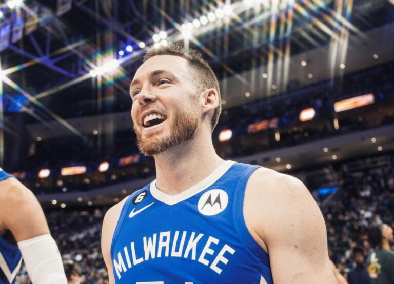 Pat Connaughton