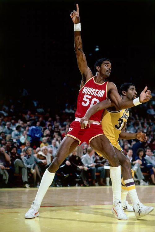 Ralph Sampson Fighting For The Ball