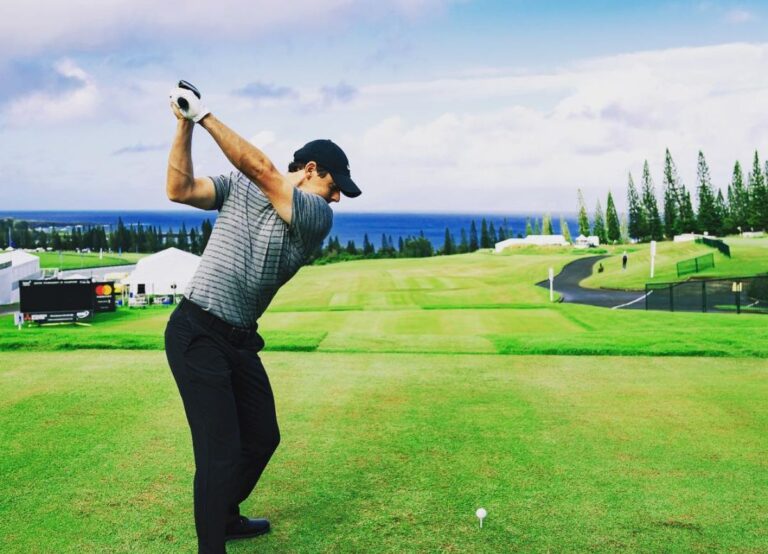 Rory McIlory Golfing