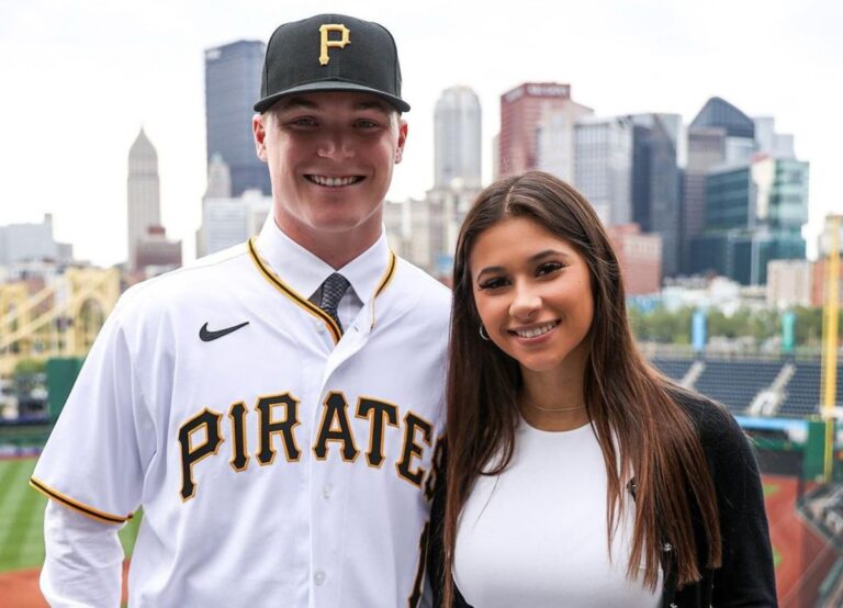Henry Davis And His Girlfriend Sofia Taranis