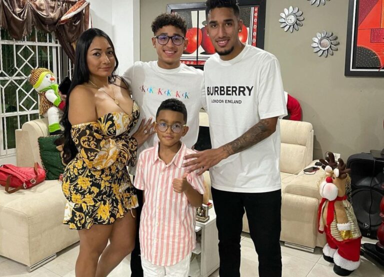Jesus Ferreira With His Mother And Brother's