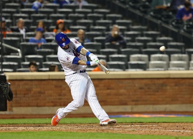 MLB Player Tomas Nido