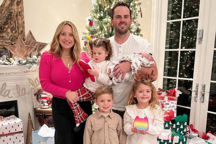 Mike Moustakas and wife welcome baby boy