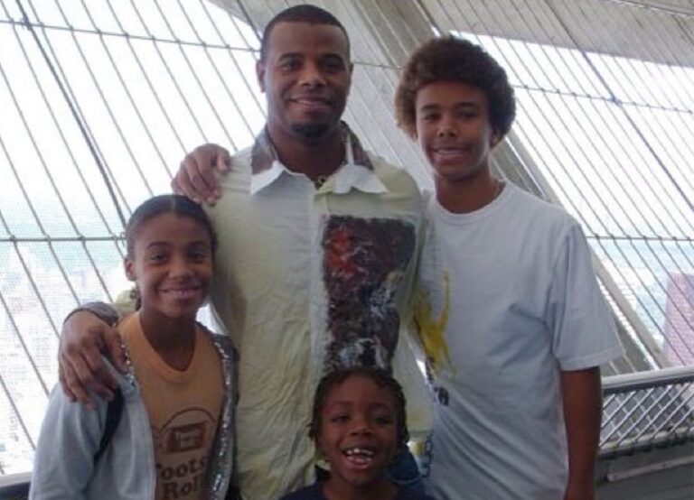 Ken Griffey Jr With His Kids