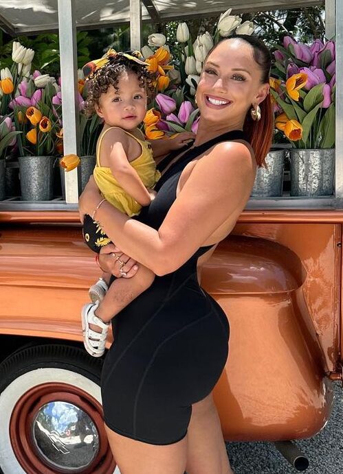 YesJulz With Her Daughter (Source: Instagram)