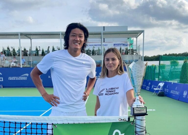 Zhang Zhizhen And Julia Moldovan