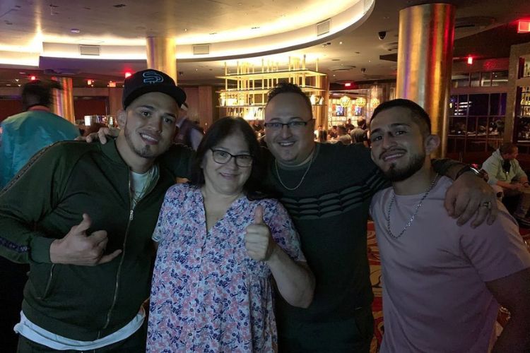 Anthony Pettis Pictured With His Mom, Annette And His Two Brothers, Rey, And Sergio