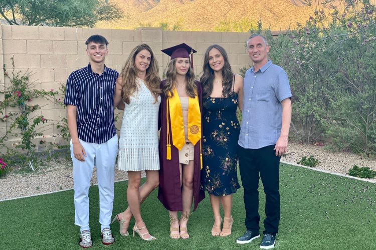 Bobby Hurley Pictured With His Wife And Three Kids In 2020
