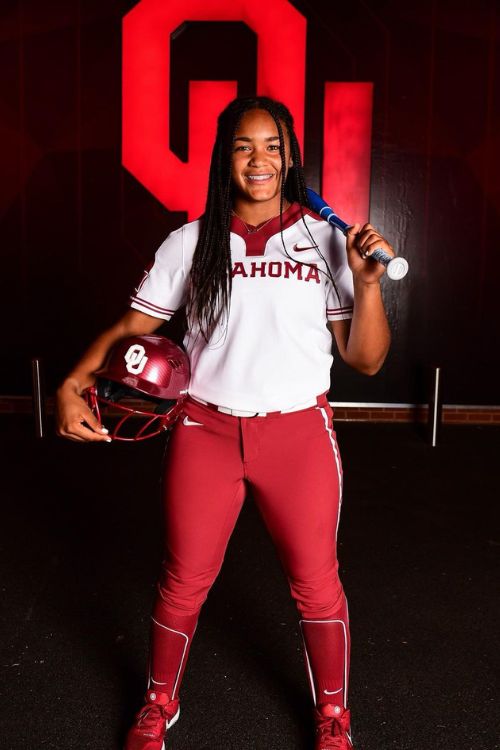 Ella Parker Pictured In Oklahoma Gear As She Announces Her Commitment To Sooners 