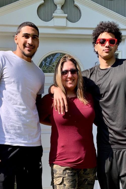 Jacob Toppin Pictured With His Mom, Roni And Brother, Obi