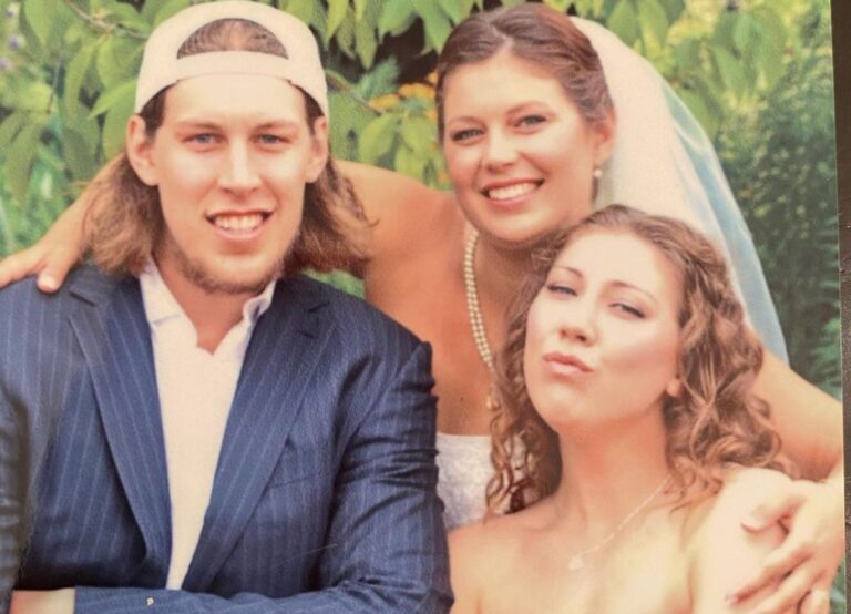 Kelly Olynyk Pictured At His Sister Jesse's Wedding Along With His Other Sister Maya In 2016