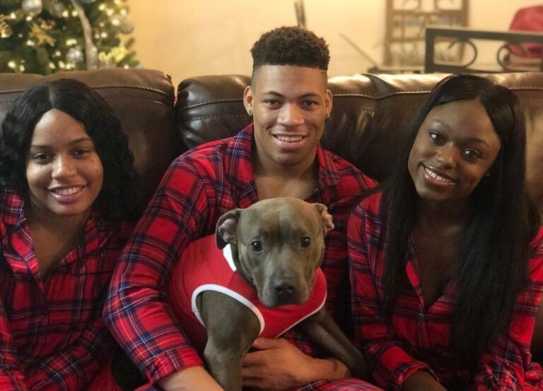 Keyontae Johnson Pictured With His Two Sisters, Ebony, And Brianna In 2018
