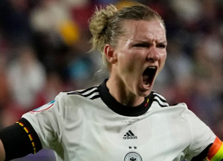 Alexandra Popp Celebrating Her Victory