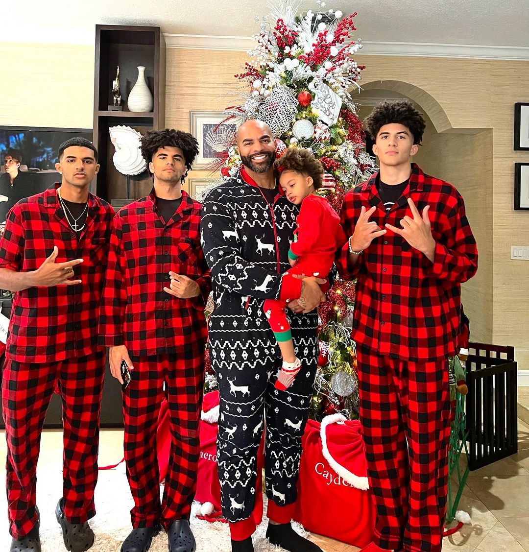 Cameron Boozer With His Siblings & Father Carlos