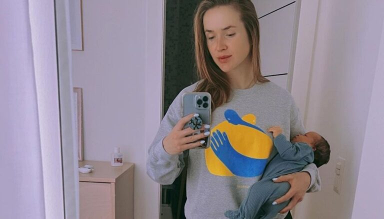 Elina Holding Her Daughter