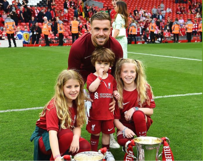 Jordan Henderson Celebrating With His Kids
