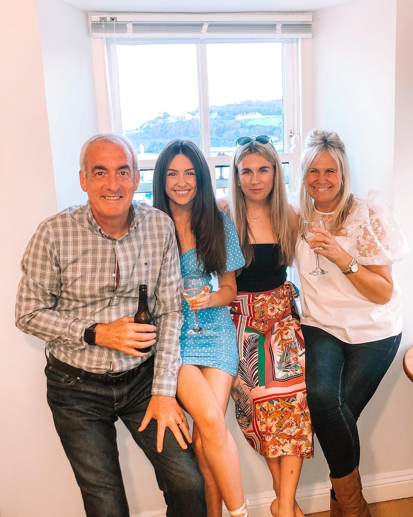 Kate Parry With Her Parents And Elder Sister Rebecca