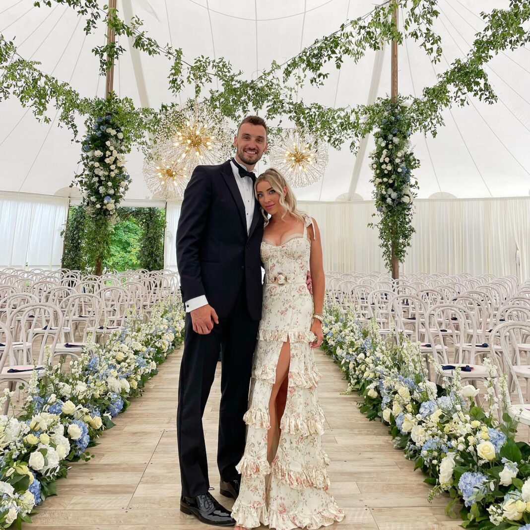 Sam Dekker Wife Olivia Harlan: Married Life And Kids - Players Bio