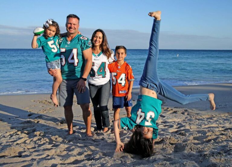 Zach Thomas With His Family