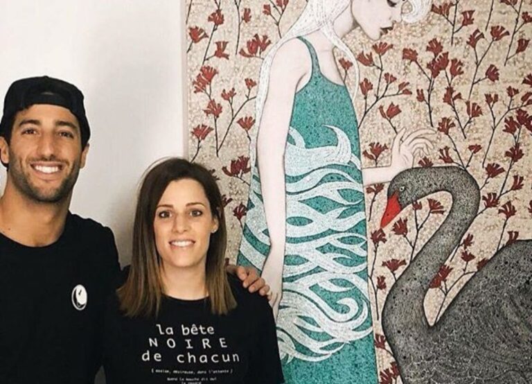 Daniel Ricciardo With His Sister, Michelle At An Art Gallery