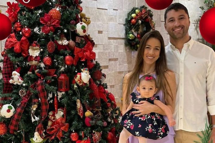 Felipe And Flavia Celebrated Their First Christmas As A Family Of Three With Their Daughter Liz In 2022