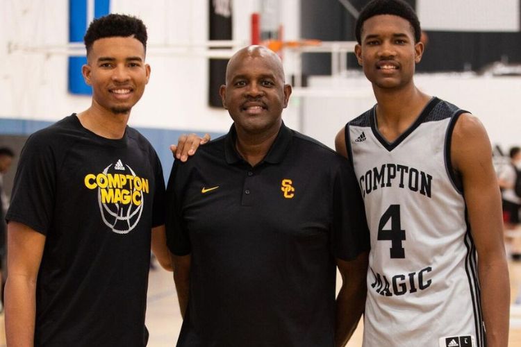 Isaiah Mobley Pictured With His Dad, Eric Mobley, And Brother Evan Mobley (R)