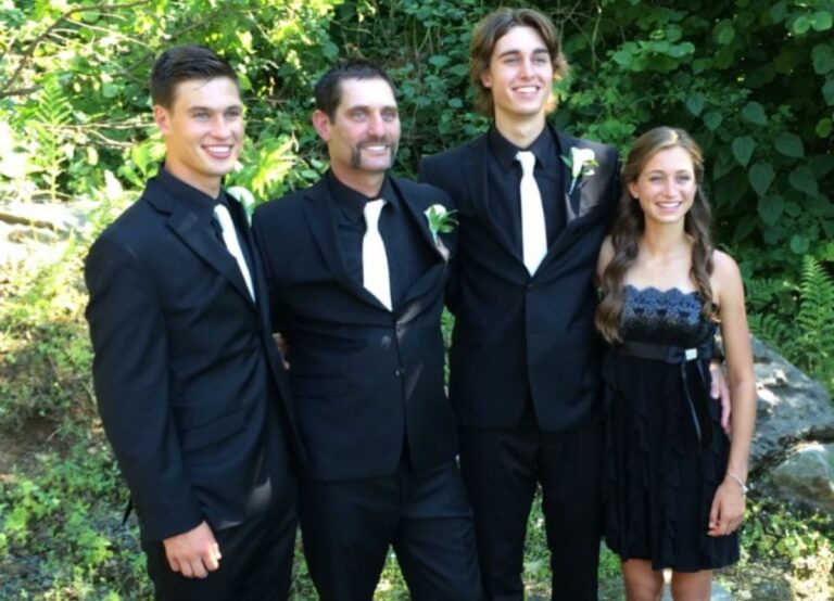 Jordyn Huitema Pictured With Her Father, Roger Huitema And Brothers, Trent And Brody
