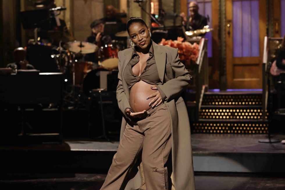 Keke Palmer Showing Her Baby Bump While Hosting A Show