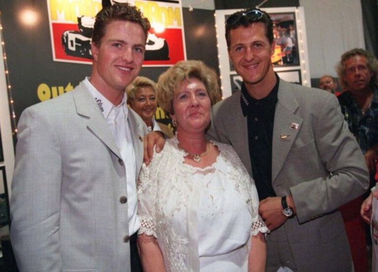 Michael Schumacher Pictured With His Brother Ralf Schumacher And Mom Elisabeth Schumacher